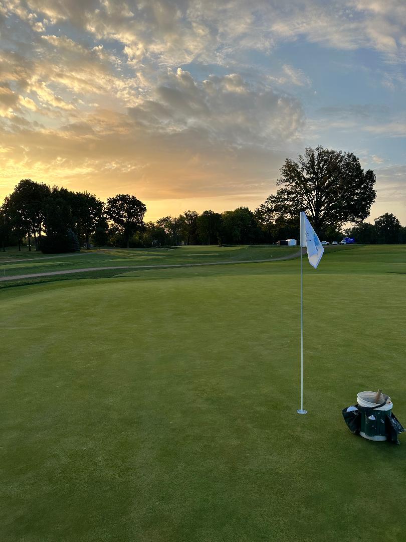 Volunteer tournament work at Kenwood Country Club